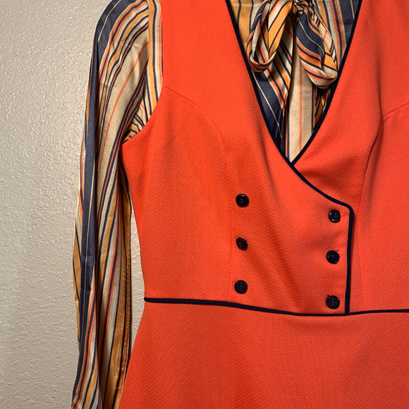 Amazing Vintage Suit-Dress - Picture 2 of 8